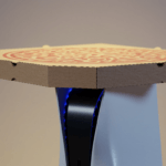 ピザが冷めるヒマなんてない！PS5の熱で温める「PIZZAWRMR」が爆誕。ピザハットが放つ“バカ発明”が想像以上にガチ